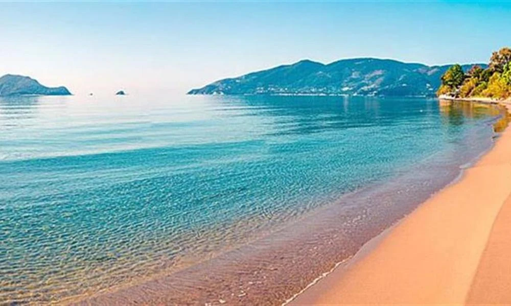 Tripadvisor: 4 ελληνικές παραλίες στη λίστα με τις καλύτερες της Ευρώπης για το 2024 και 2 στην παγκόσμια λίστα